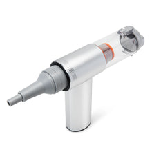 4-i-1 mini-støvsuger med blæsefunktion, 2200 mAh, 110 W, USB-C, sølv/grå med gennemsigtigt kammer, mundstykke og aftrækker.