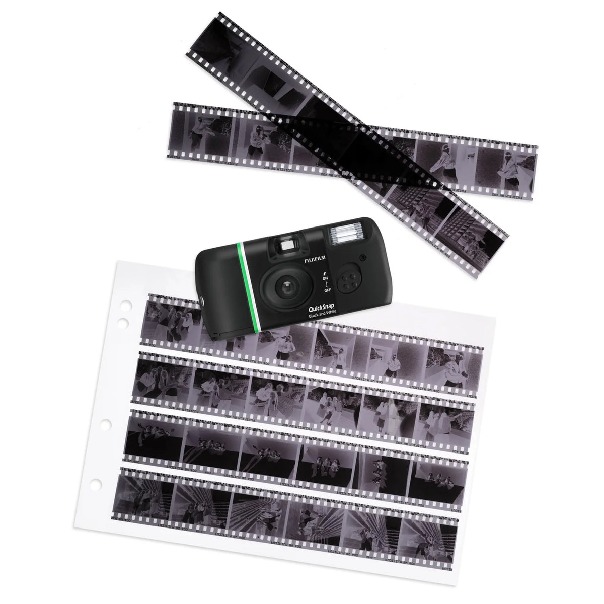 FUJIFILM QuickSnap sort-hvid engangskamera med 27 billeder, to strimler sort-hvid filmnegativer og et negativark.