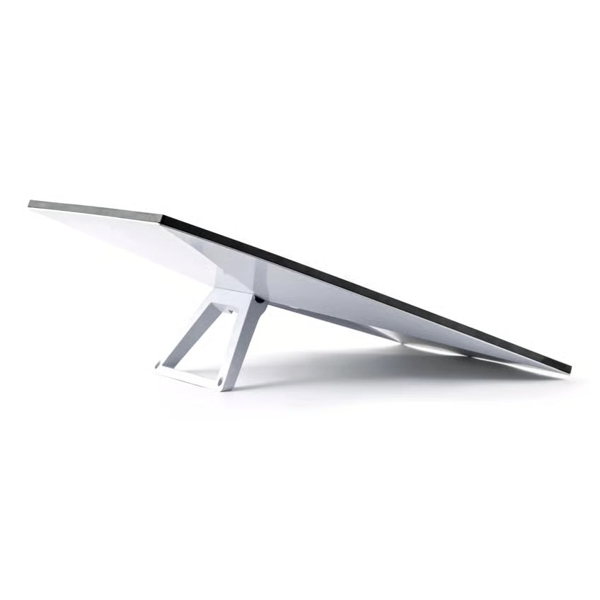 Starlink Standard Kit Gen 4-parabol med rektangulært design og vinklet stativ.