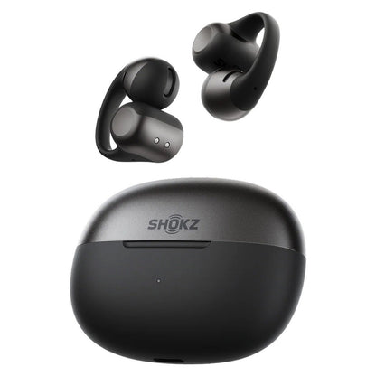 Shokz OpenDots 2 åbne clip-on-høretelefoner i sort med ørekroge og DirectPitch-teknologi i et ovalt SHOKZ-opladningsetui.