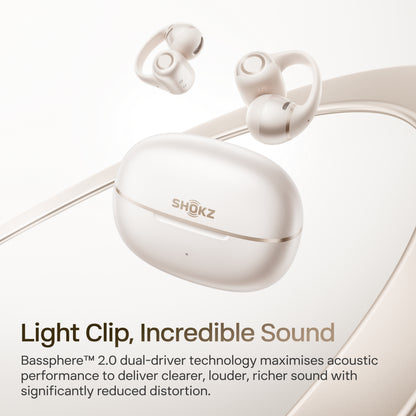 SHOKZ OpenDots 2 åbne klips-høretelefoner, hvide, med opladningsetui, tekst: Light Clip, Incredible Sound, DirectPitch-teknologi.