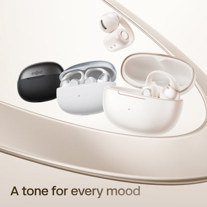 Shokz OpenDots 2 klips-høretelefoner med åbne ører, hvid, vises sammen med sorte, sølvfarvede og hvide etuier samt teksten A tone for every mood.
