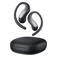 Shokz OpenFit Air 2 åbne øretelefoner i sort med ørekroge og opladningsetui, SHOKZ-logo på øretelefonerne og etuiet.