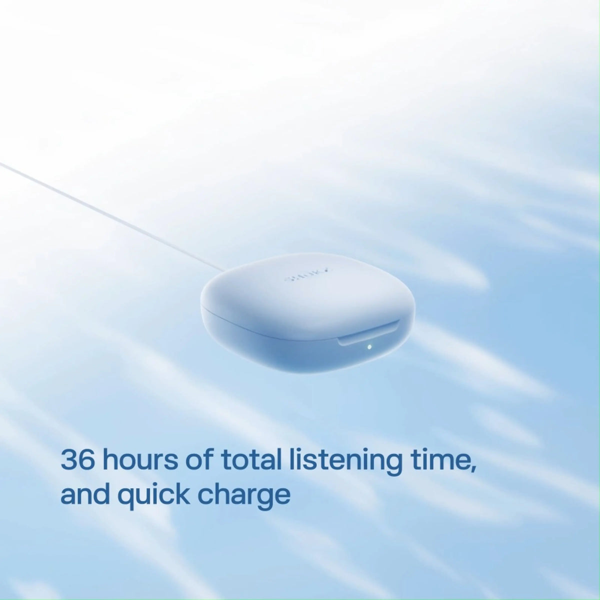 Shokz OpenFit Air 2 open-ear-hovedtelefoner i lyseblå, blå opladningsetui, tekst: 36 timers afspilning og hurtigopladning.