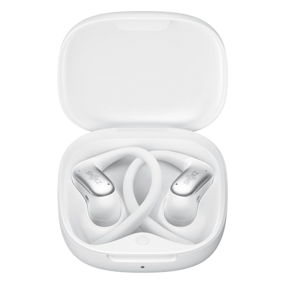 Shokz OpenFit Air 2 åbne øretelefoner i hvid med ørekroge i et matchende opladningsetui.