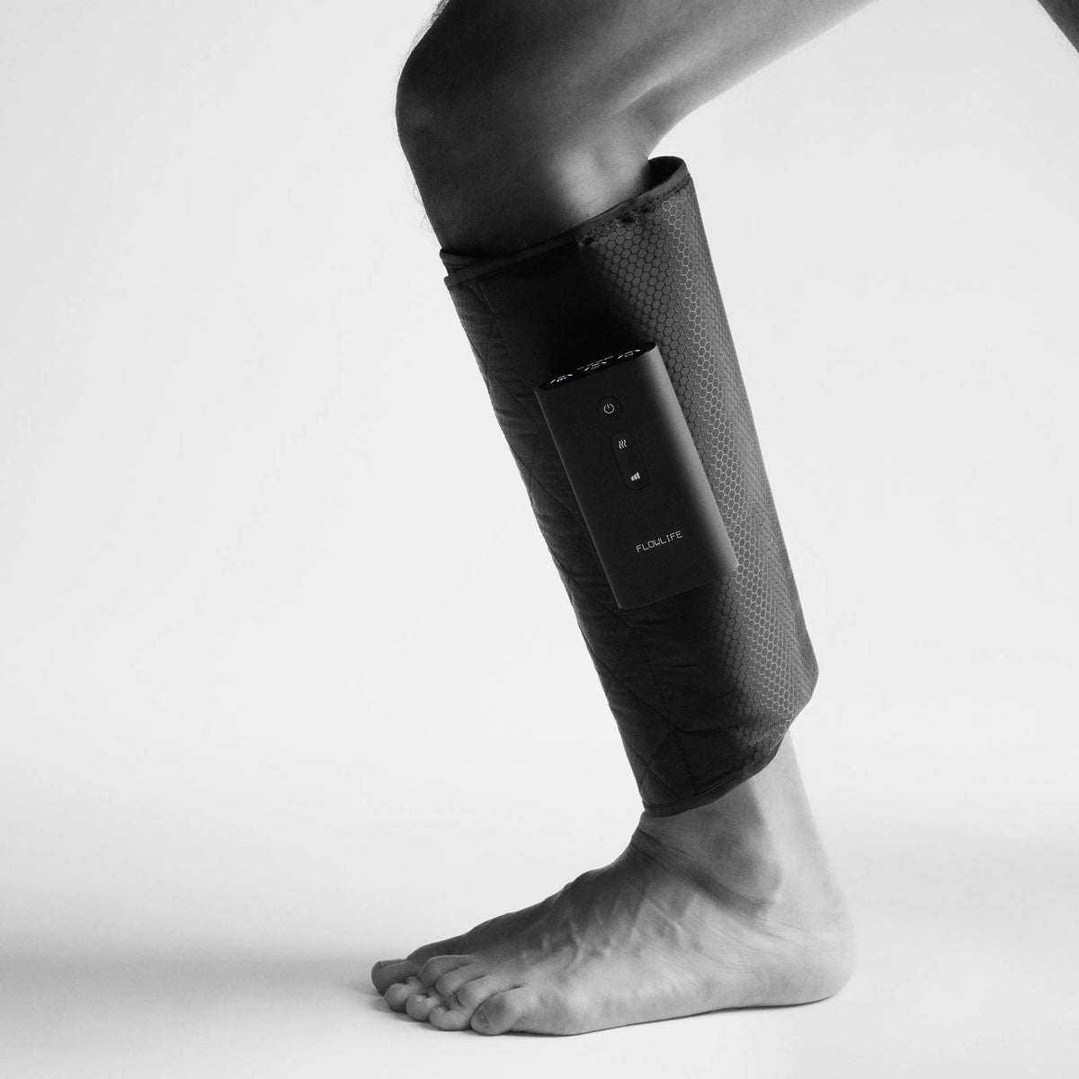 Flowlife Flowpression Calf Single – lægmassageapparat i sort med kompression og varme, der fastgøres på underbenet.