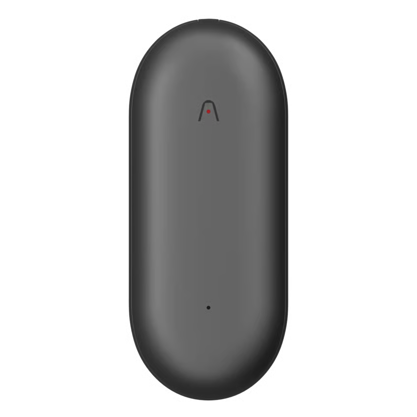 PLAUD NotePin S AI-diktafon, sort, ovalt design med rød indikatorlampe og mikrofonåbning i bunden.