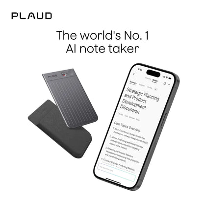 Sorter PLAUD-note: AI-diktafon ved siden af smartphonen med mødeudskrift.
