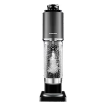 Sort SodaStream Fresh Plus sodavandsmaskine med monteret gennemsigtig kulsyreflaske, uden CO₂-cylinder.