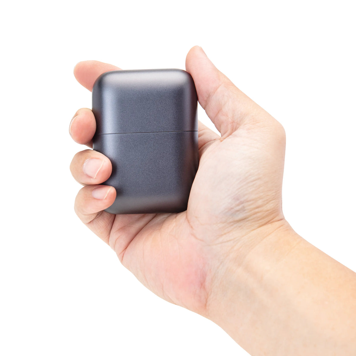Håndholdt mørkegrå mini-barbermaskine med 3 bevægelige skær, IPX7 og USB-C-port.