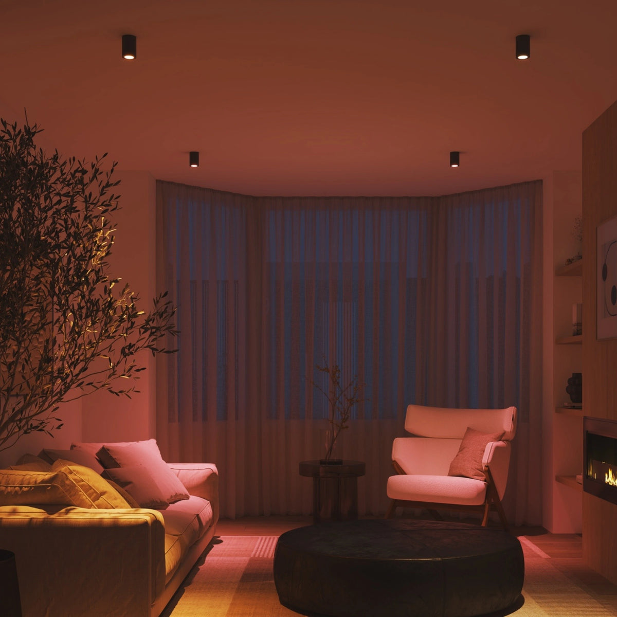Philips Hue White and Color Ambiance-startpakke med 3 GU10-pærer og Bridge, der lyser stuen op med varmt rødt lys.