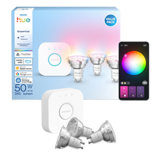 Philips Hue White and Color Ambiance-startpakke med tre GU10-pærer, bridge og app med farvehjul.
