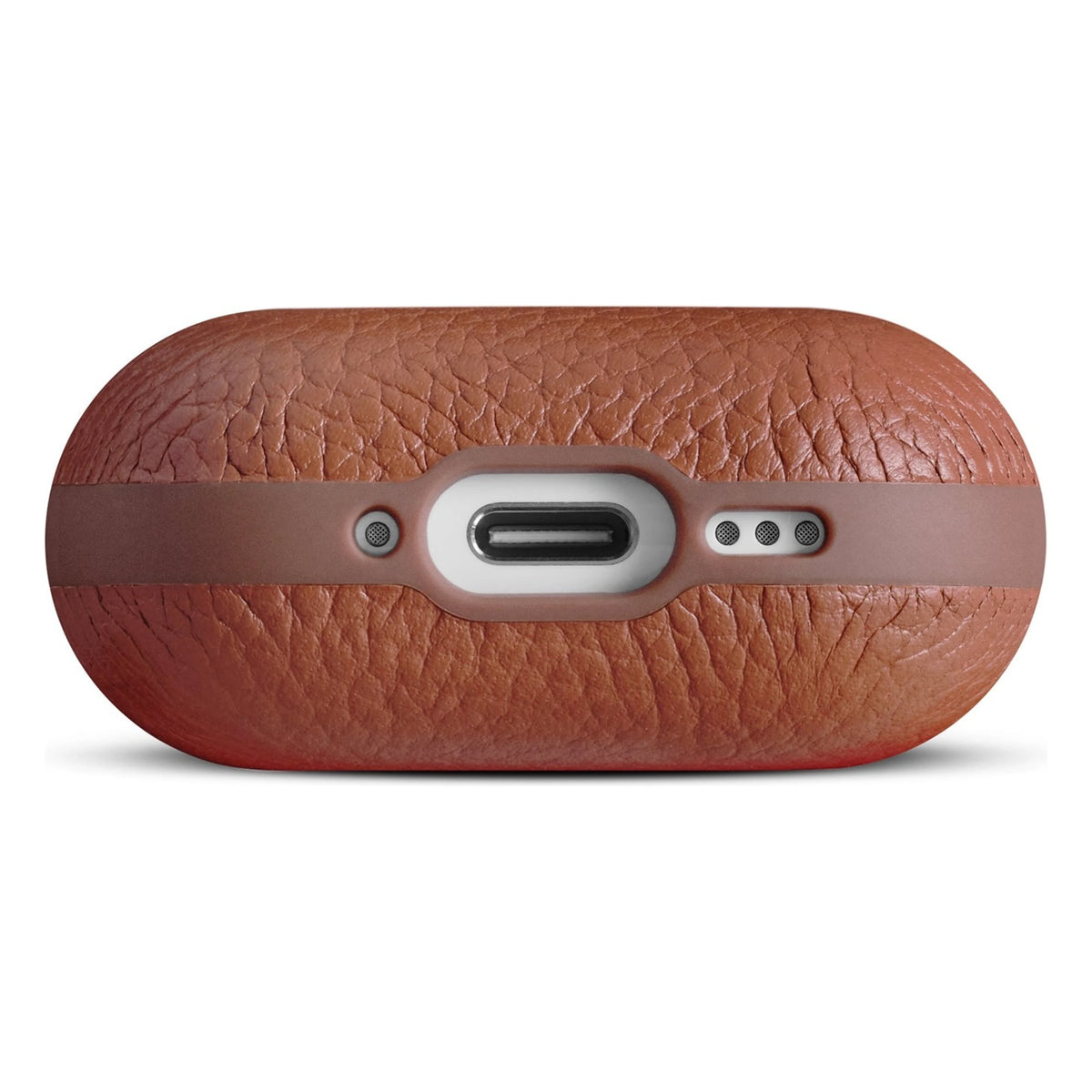 Woolnut læderetui til AirPods 5 i cognacfarve, med udskæring i bunden til opladningsporten og højttaleren.