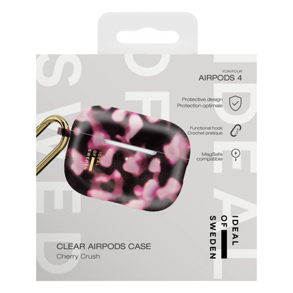 Gennemsigtigt etui til AirPods 4. generation, Cherry Crush, mønstret design og guldfarvet karabinhage, i emballage.