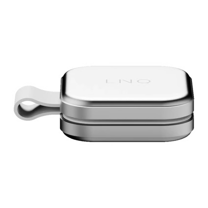 Linq 2-i-1 sammenklappelig trådløs MagSafe-oplader til iPhone, Apple Watch og AirPods med silikonestropper på siden.