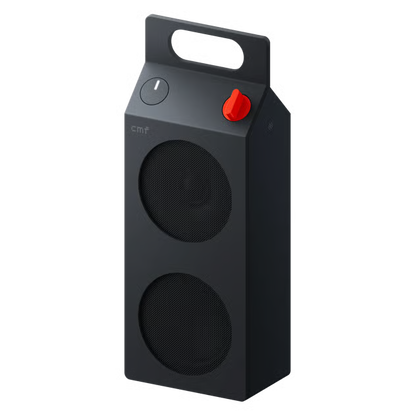 Nothing CMF Speaker M – bærbar Bluetooth-højttaler i mørkegrå med to runde gitre, bærehåndtag, drejeknap og rød kontrolknap.