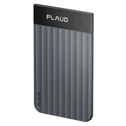 PLAUD Note Pro AI-diktafon, sort, slankt rektangulært design med lodrette riller og en rund knap øverst.