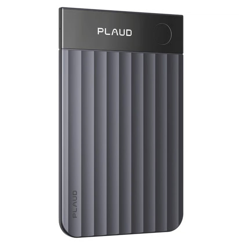 PLAUD Note Pro AI-diktafon, sort, med lodret riflet overflade og cirkulær knap til mødestyring.