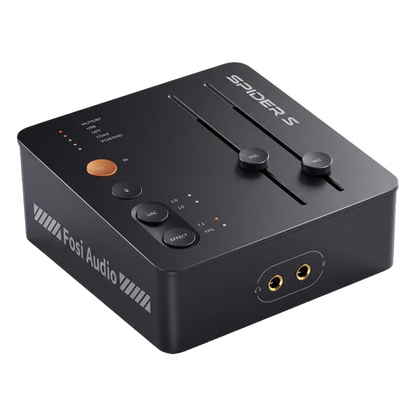 Sort Fosi Audio C3 gaming-lydkort og DAC med hovedtelefonforstærker, to lydstyrkeknapper, knapper og to jackstik.