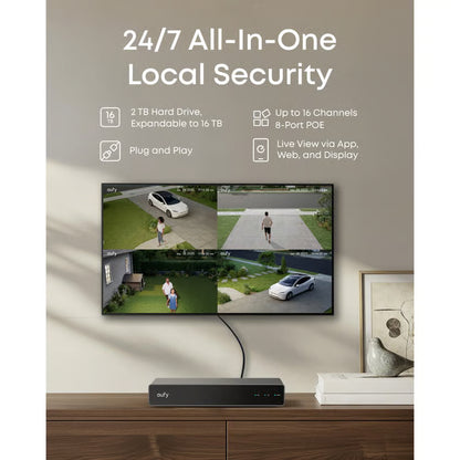 Eufy S4 NVR-overvågningssystem med 4 stk. 4K PoE-kameraer og 2 TB NVR i hvid, tilsluttet skærm med live-visning.