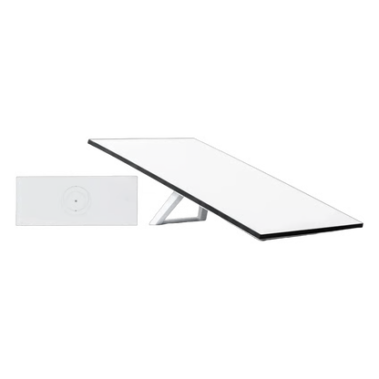 Starlink Standard Kit Gen 4 med Router 3, hvid rektangulær parabol på stativ og Wi-Fi 6-router med cirkulær port.