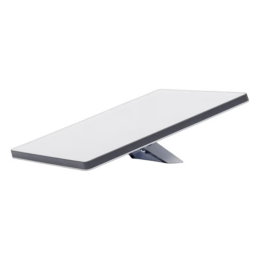 Starlink Mini Kit satellitinternet, rektangulær Wi-Fi 5-antenne med slankt design og sammenklappeligt metalstativ.