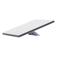 Starlink Mini Kit satellitinternet, rektangulær Wi-Fi 5-antenne med slankt design og sammenklappeligt metalstativ.