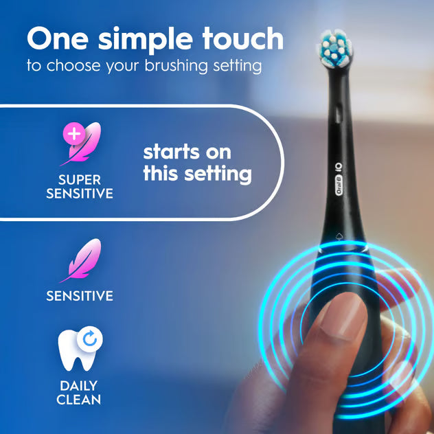 Oral-B iO Series 2 elektrisk tandbørste i farven Night Black, vist med tre børsteindstillinger og iO-teknologi.