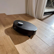 Dreame X60 Pro Ultra Complete robotstøvsuger, sort, med rund sensor og ProLeap-system til trægulve.