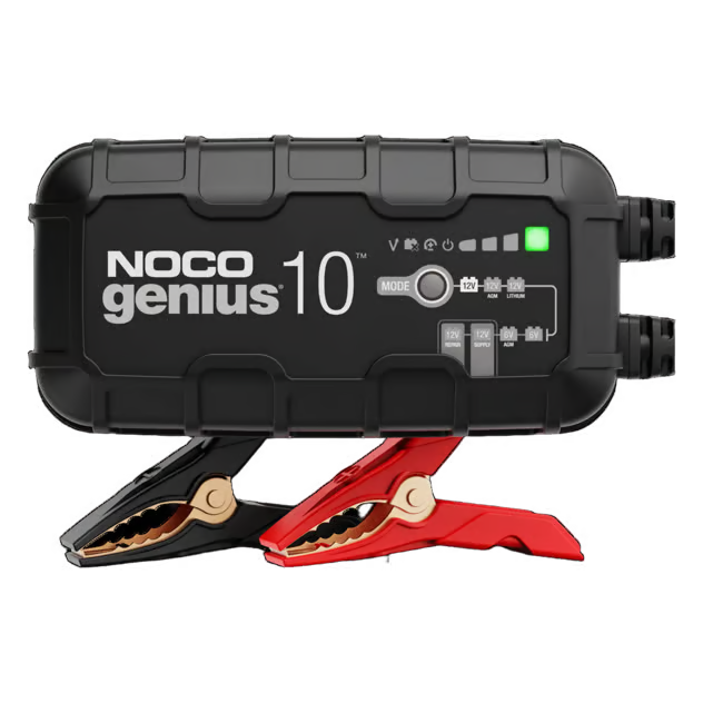 Sort NOCO GENIUS10 smart batterioplader, 10 A til 6 V og 12 V, med funktionsknap, statuslampe og røde/sorte klemmer.