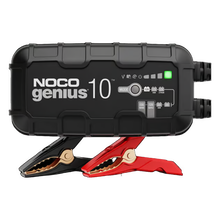 Sort NOCO GENIUS10 smart batterioplader, 10 A til 6 V og 12 V, med funktionsknap, statuslampe og røde/sorte klemmer.
