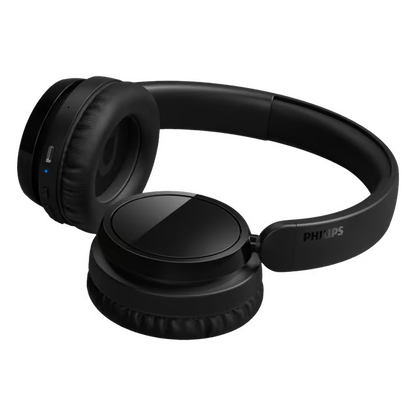 Philips 5000-serien trådløse over-ear-hovedtelefoner med Bluetooth 5.3, opladningsport og statuslampe på ørekoppen.