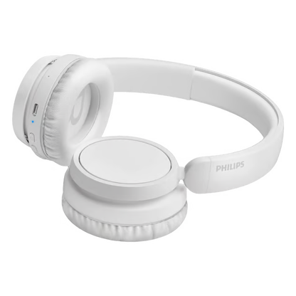 Philips 5000-serien trådløse over-ear-hovedtelefoner i hvid med Bluetooth 5.3, opladningsport og statuslampe på ørekoppen.