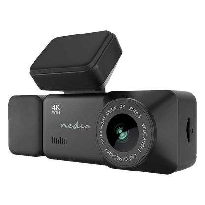 Sort Nedis 4K-dashcam med kabinekamera, GPS, Wi-Fi, justerbart topkamera og SD-kortplads i siden.