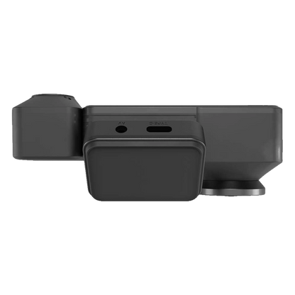 Nedis 4K-dashcam i sort med kabinekamera, GPS, Wi-Fi samt AV- og USB-C-porte monteret på toppen.
