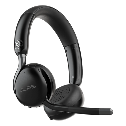 Sort JLab GO Work 3 trådløst on-ear-headset med støjreducerende mikrofonarm og polstret hovedbøjle.