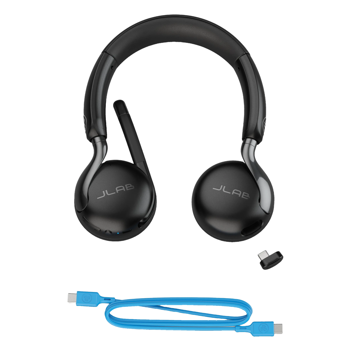 Sort JLab GO Work 3 trådløst on-ear-headset med boom-mikrofon, USB-C-dongle og blåt opladerkabel.