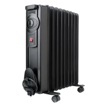 Black+Decker BXRA1500E oliefyldt radiator i sort med termostat, rød afbryder og ledningsoprul i bunden.