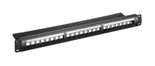 Sort 19" Keystone patchpanel med 24 nummererede porte til Ethernet-kabler i netværksrack eller kabinet.
