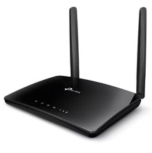 TP-Link Archer MR200 4G router med modem AC750, sort dual-band WiFi, to opretstående antenner, LED-indikatorer foran.