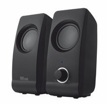 Trust Remo 2.0 sorte computerhøjttalere med runde drivere, USB-stik, frontlogo, volumenkontrol og indikatorlys.