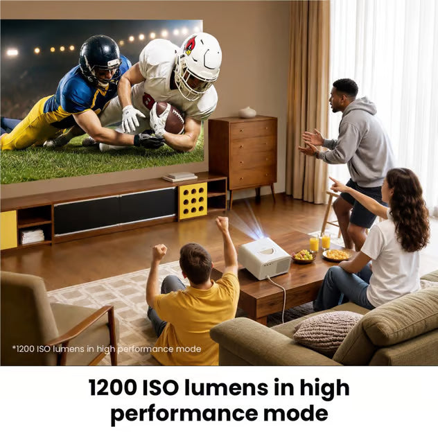 Yaber L3 Full HD-projektor, 1.200 ANSI-lumen, VIDAA OS, JBL-højttalere, Lunar Rock, vist i en stuesammenhæng.