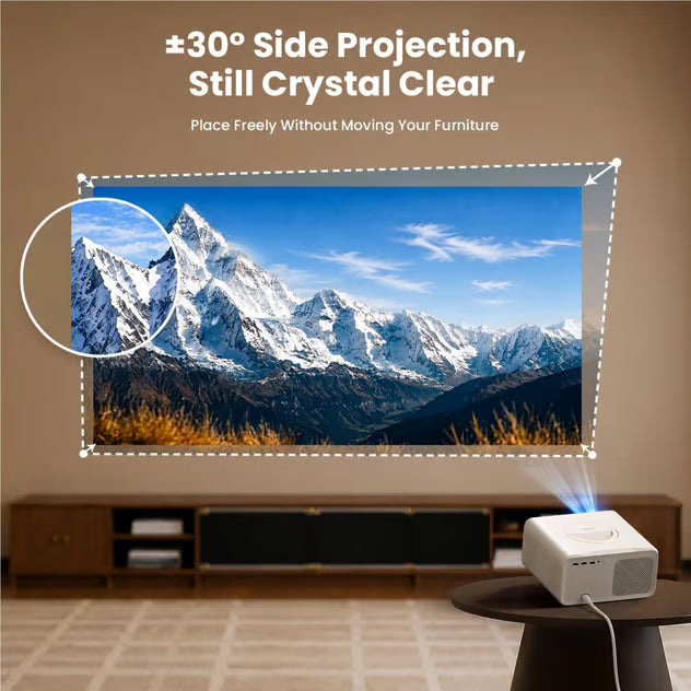 Yaber L3 Full HD-projektor, 1.200 ANSI-lumen, VIDAA OS, JBL-højttalere, Lunar Rock på bordet med projiceret bjerglandskab.