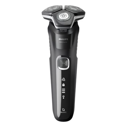 Philips Series 5000 S5898/35 roterende barbermaskine med tre skær, tænd/sluk-knap og SkinIQ-display.