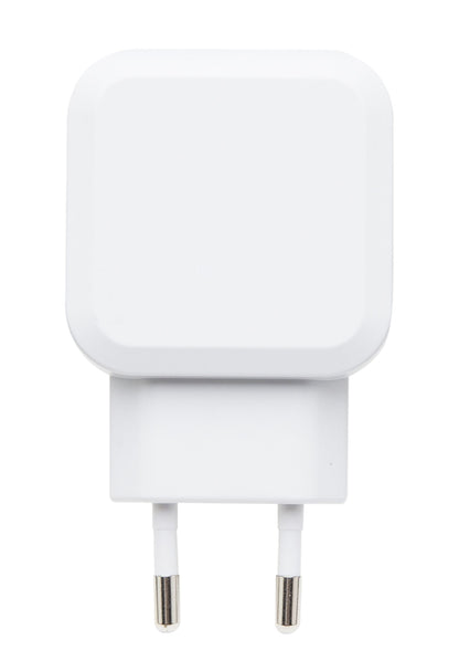 Hvid rektangulær 4,8A USB-oplader med to porte til europæiske stikkontakter med to runde ben.