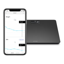 Withings Kropsvægt med wifi, sortering, digital vægt med LED-display ved siden af smartphone med vægt- og BMI-app.