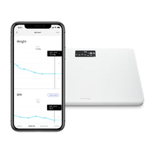 Withings kropsvægt med wifi, hvid, display med tal, smartphone med vægt og BMI tracking app og grafer ved siden af.