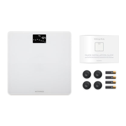 Withings kropsvægt med wifi, hvid, sort display, fire runde fødder, inkl. fire AAA-batterier og installationsvejledning.