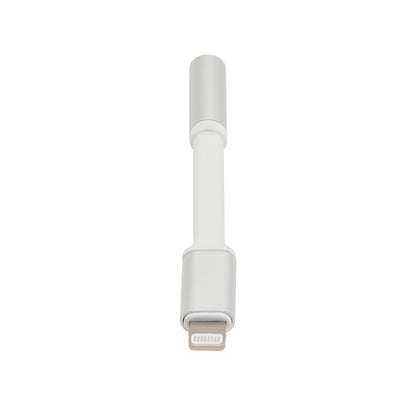 Adapter Lightning til 3,5 mm hvid/sølv, Lightning stik i den ene ende, 3,5 mm jack i den anden, vises lodret.