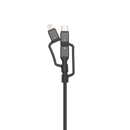 Micro-USB kabel sort flettet med Lightning- og USB-C-adapter til opladning af flere enheder via ét kabel.